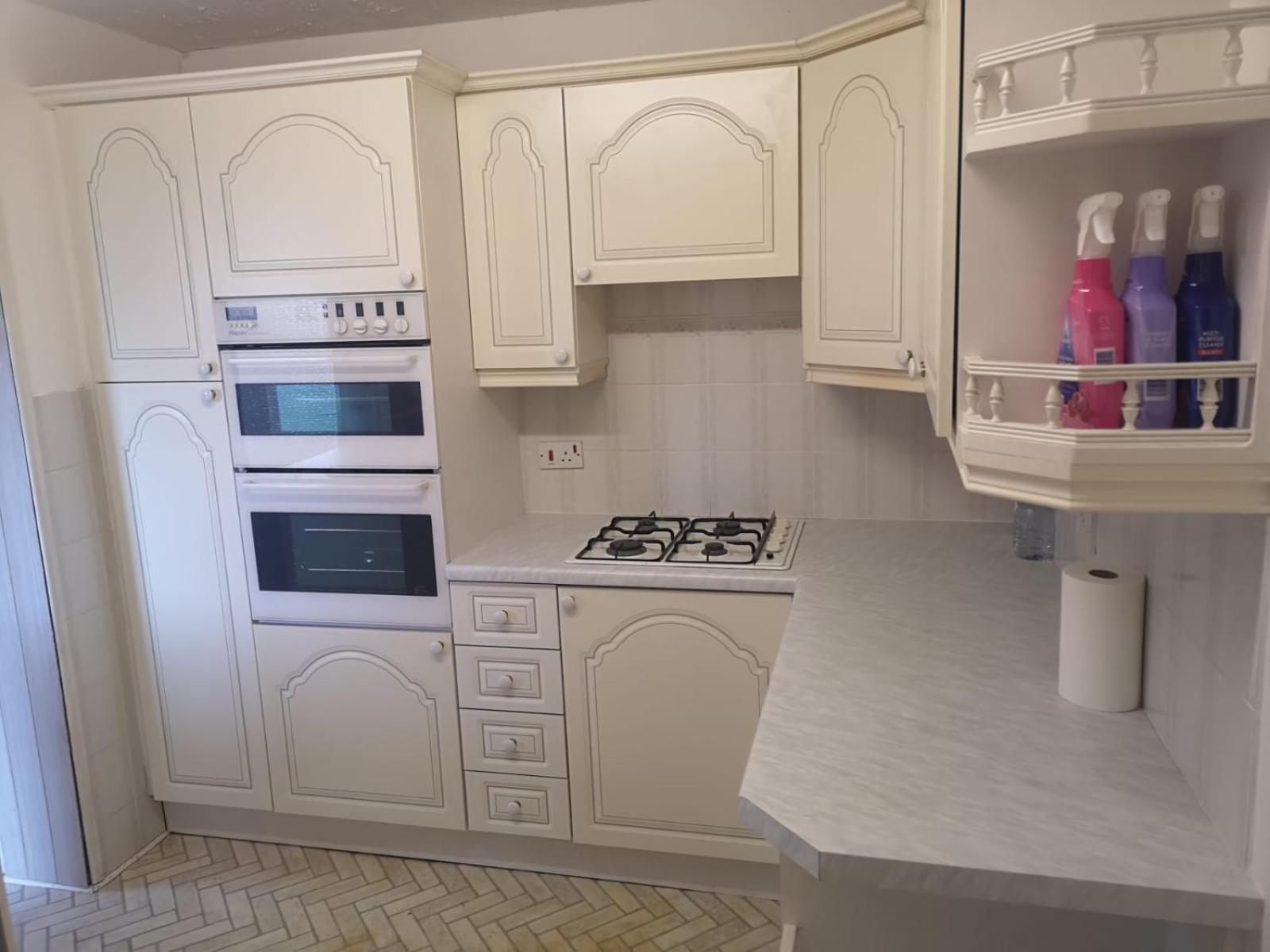 Mossbank House Luton Airport Guest house *